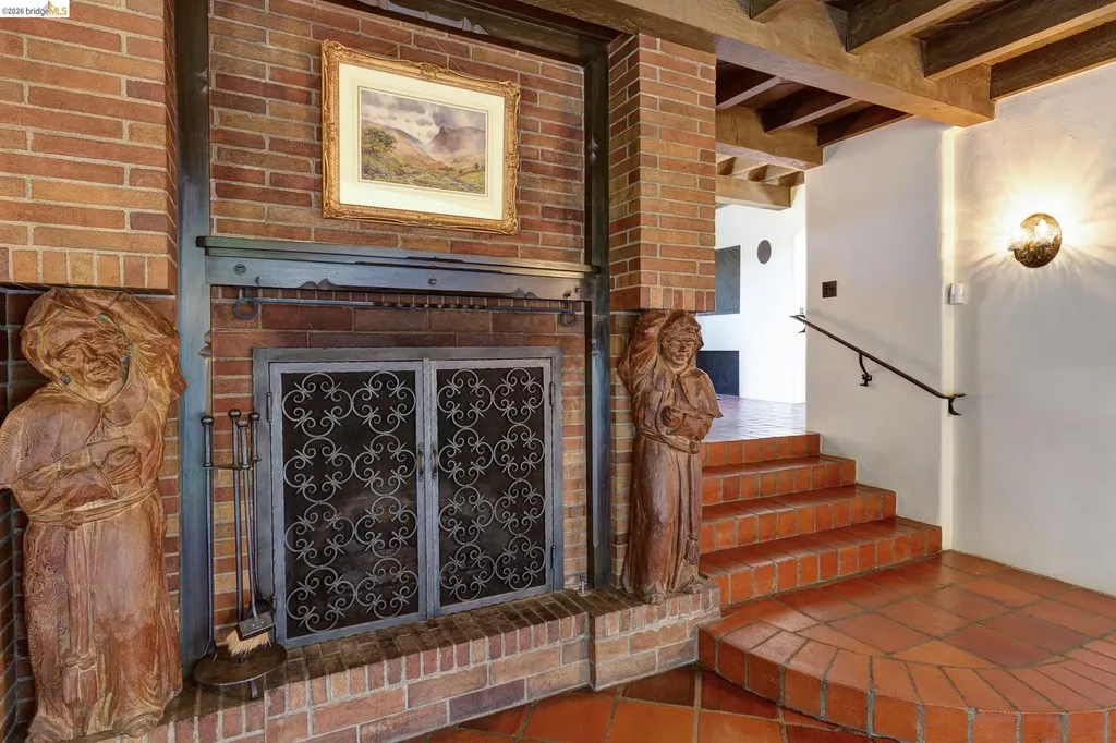 17 Roble Court Berkeley CA 94705