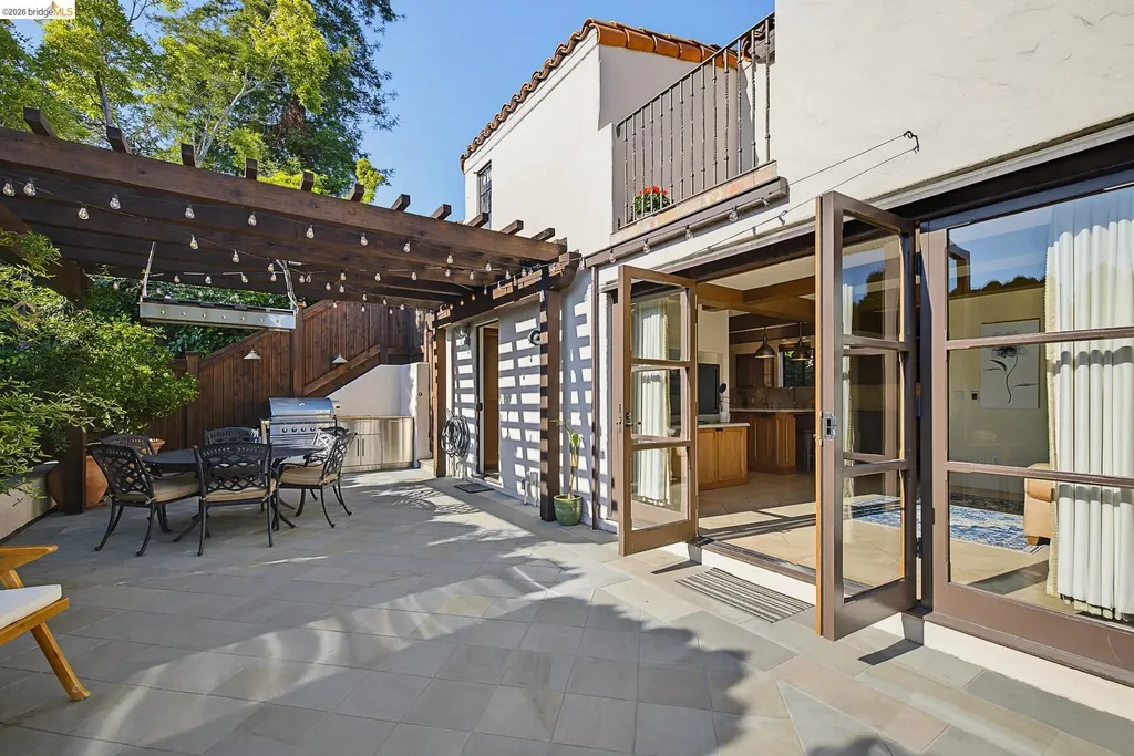 17 Roble Court Berkeley CA 94705