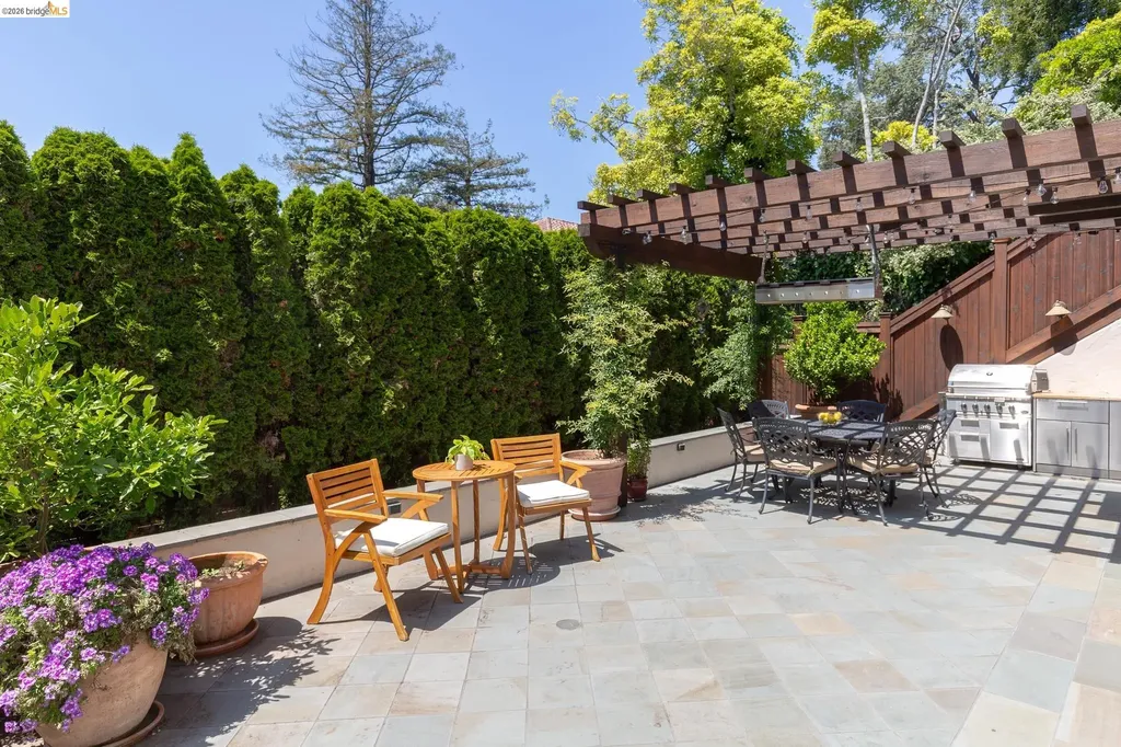 17 Roble Court Berkeley CA 94705