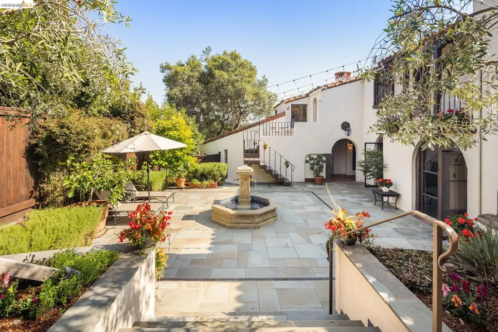 17 Roble Court Berkeley CA 94705
