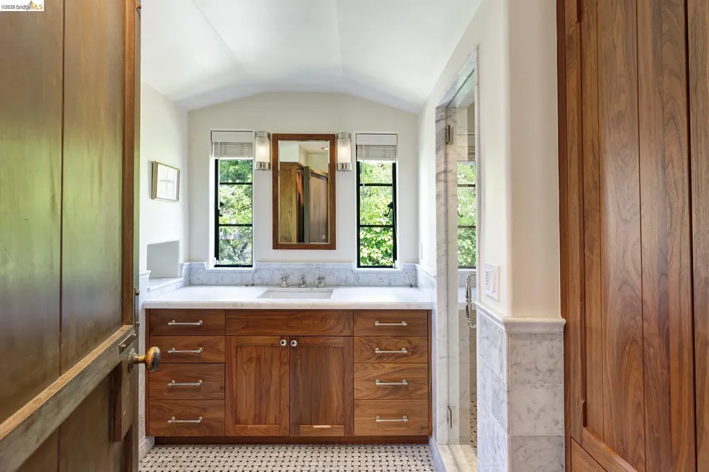 17 Roble Court Berkeley CA 94705
