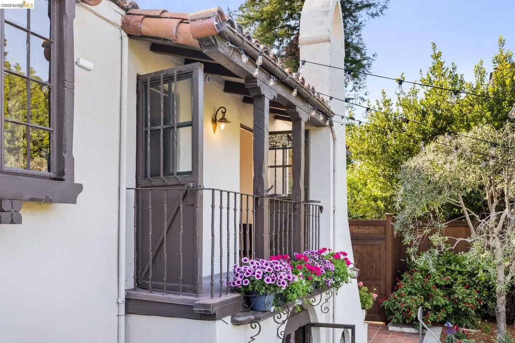 17 Roble Court Berkeley CA 94705