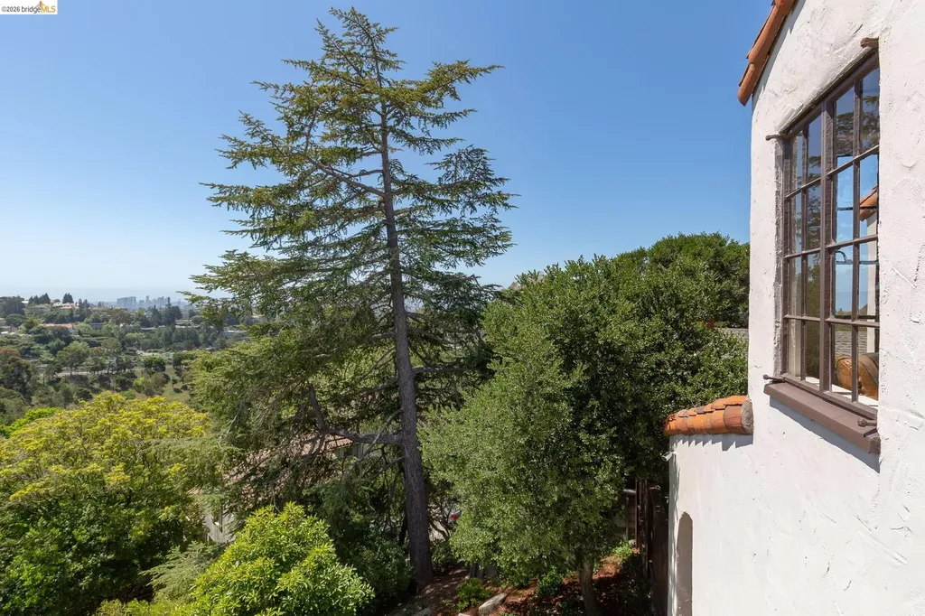 17 Roble Court Berkeley CA 94705