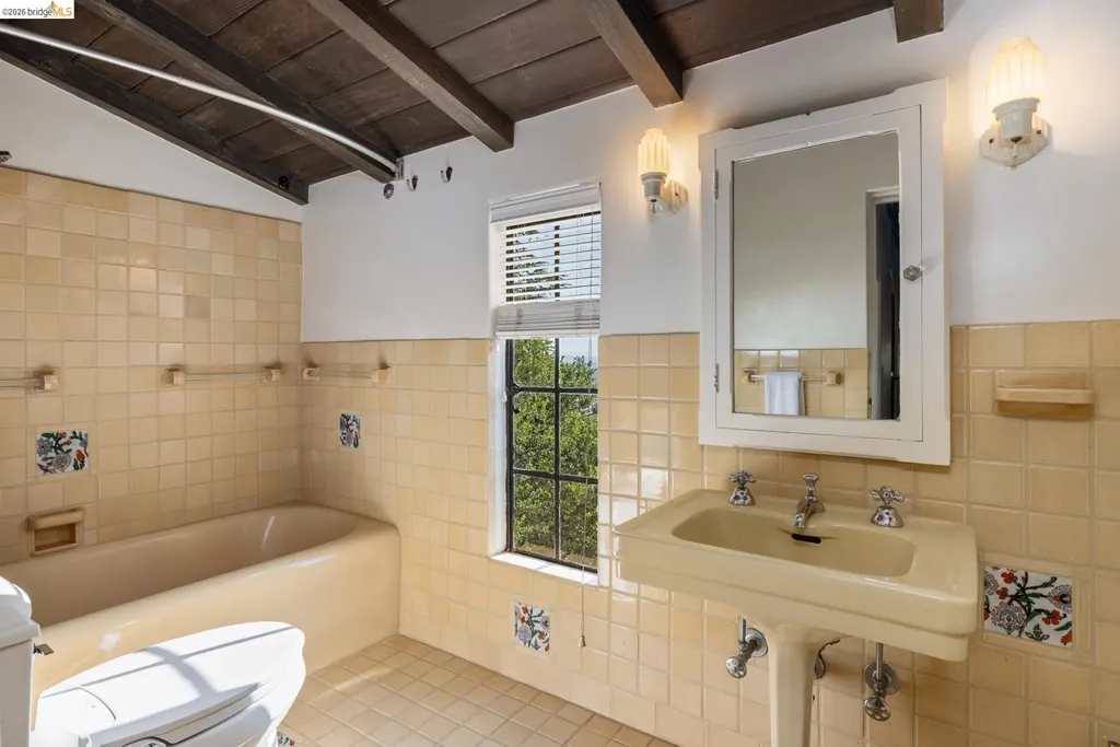 17 Roble Court Berkeley CA 94705