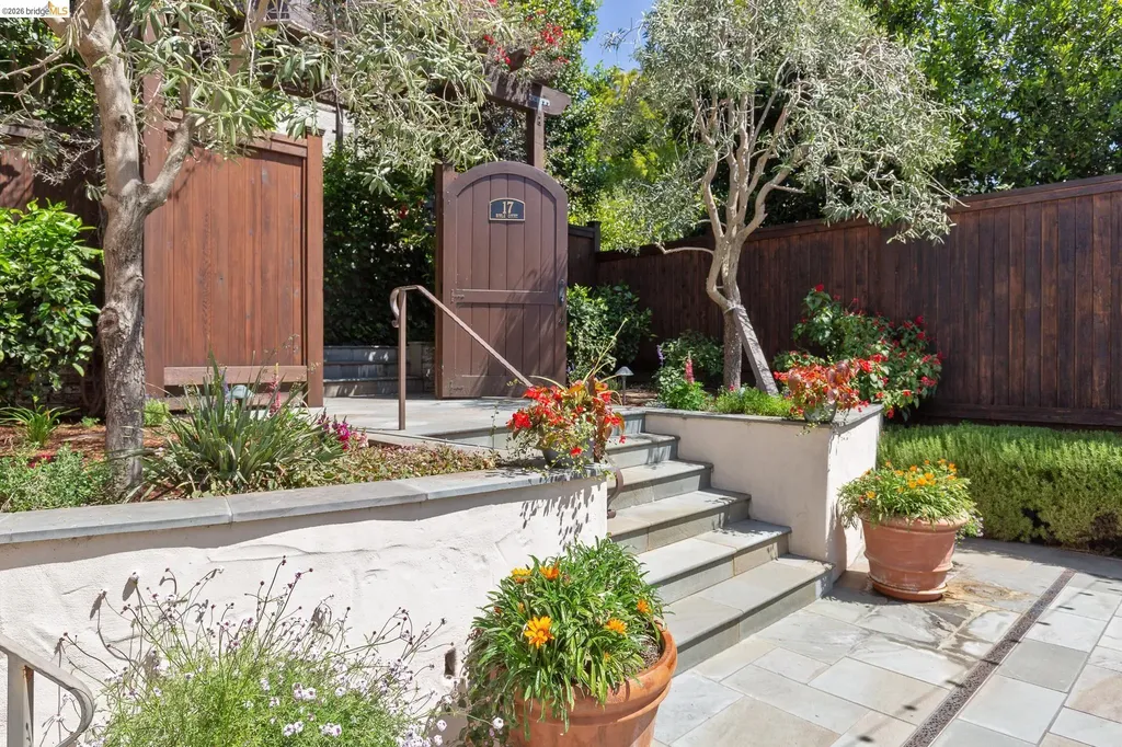 17 Roble Court Berkeley CA 94705