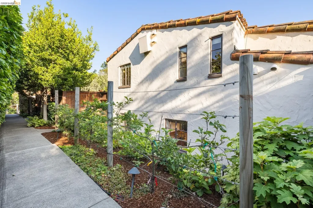 17 Roble Court Berkeley CA 94705