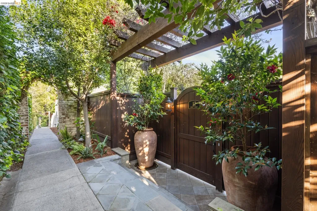 17 Roble Court Berkeley CA 94705