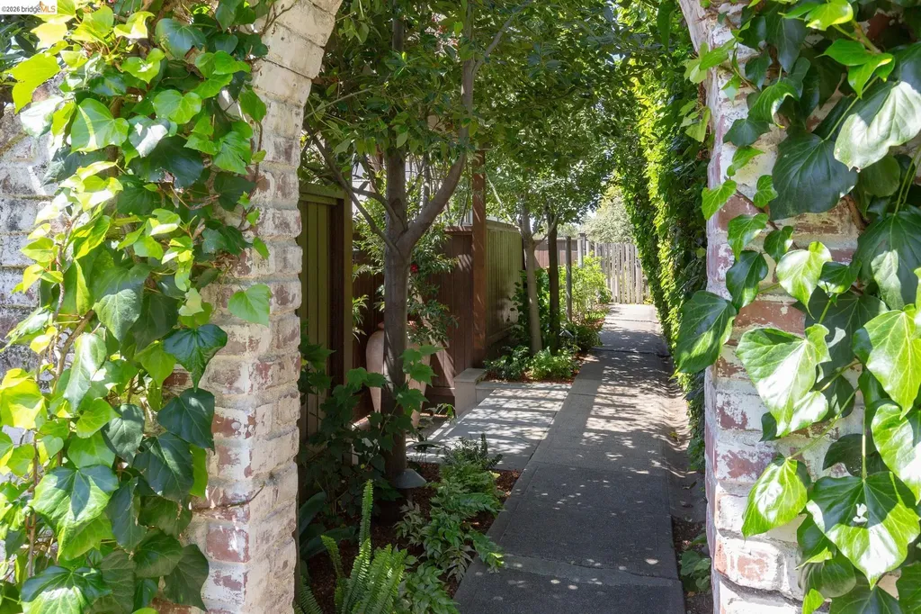 17 Roble Court Berkeley CA 94705
