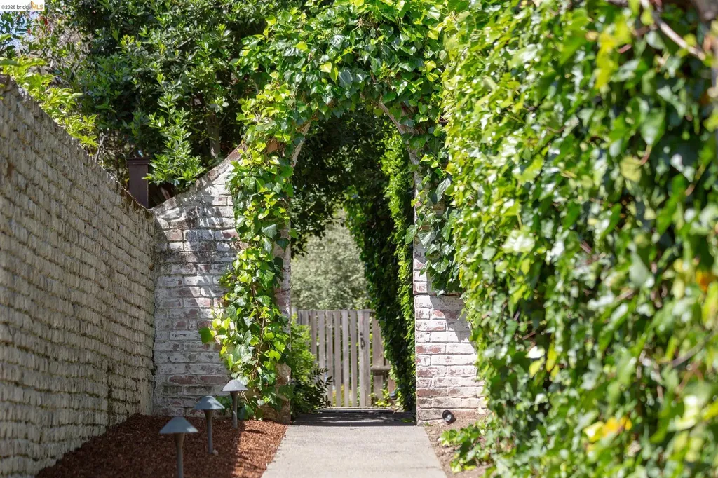 17 Roble Court Berkeley CA 94705