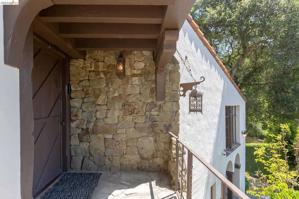 17 Roble Court Berkeley CA 94705