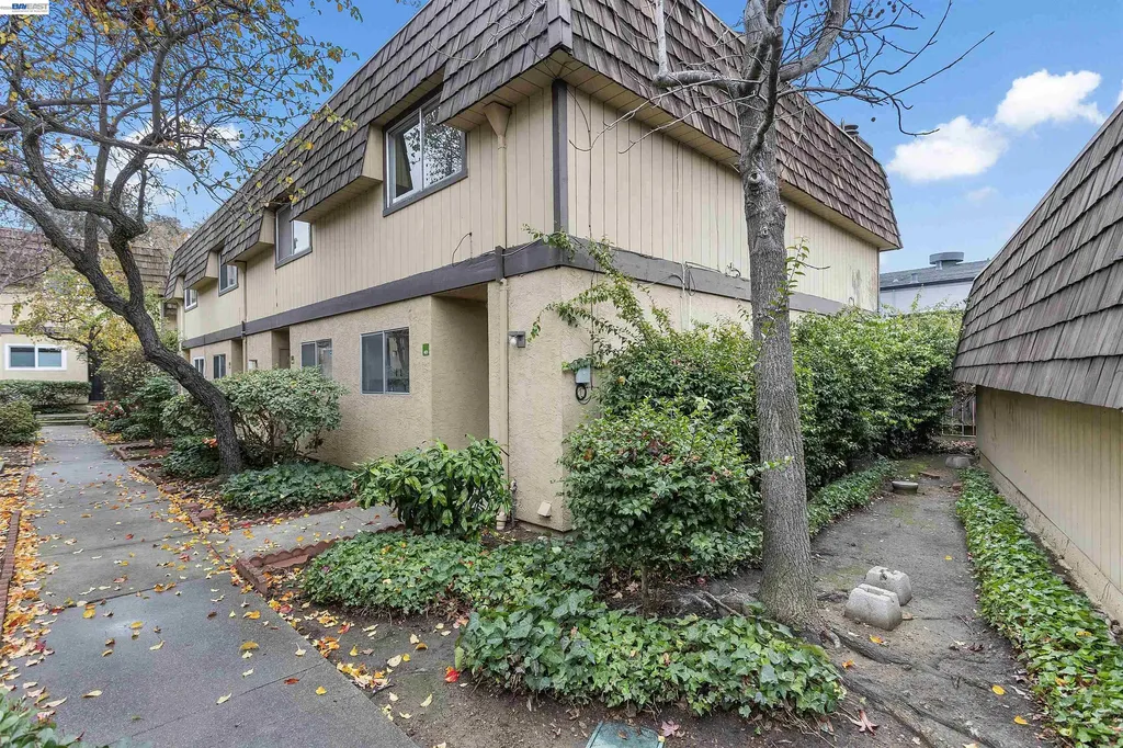 10401 Shaw Street Oakland CA 94605
