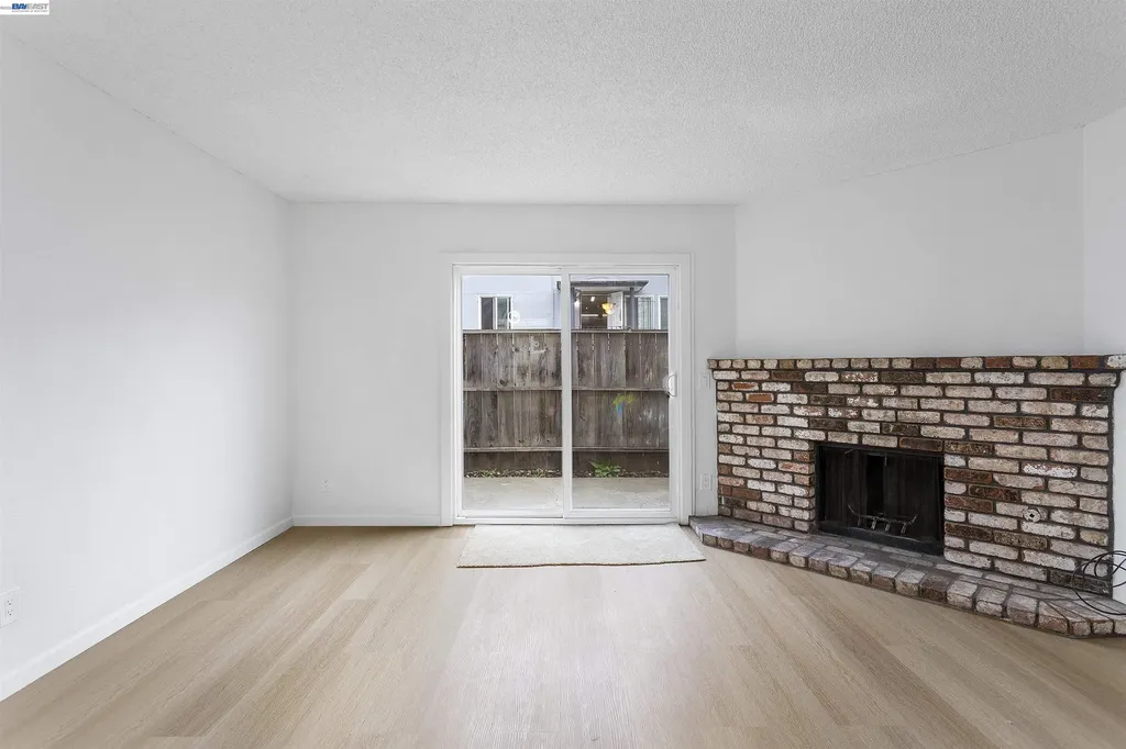 10401 Shaw Street Oakland CA 94605