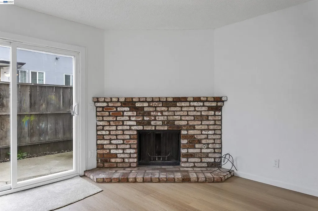 10401 Shaw Street Oakland CA 94605