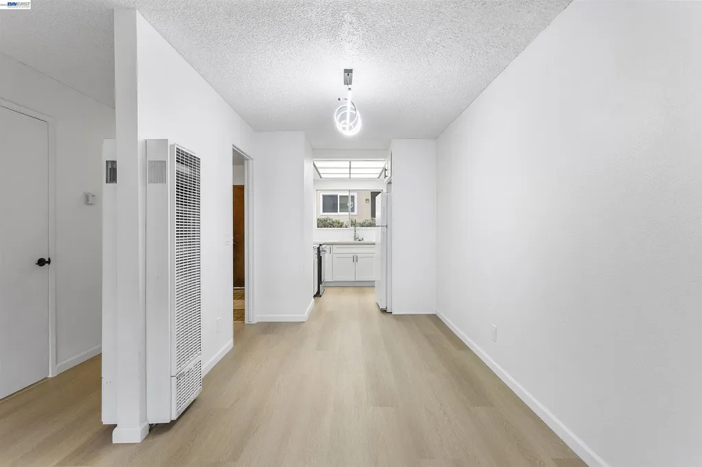 10401 Shaw Street Oakland CA 94605