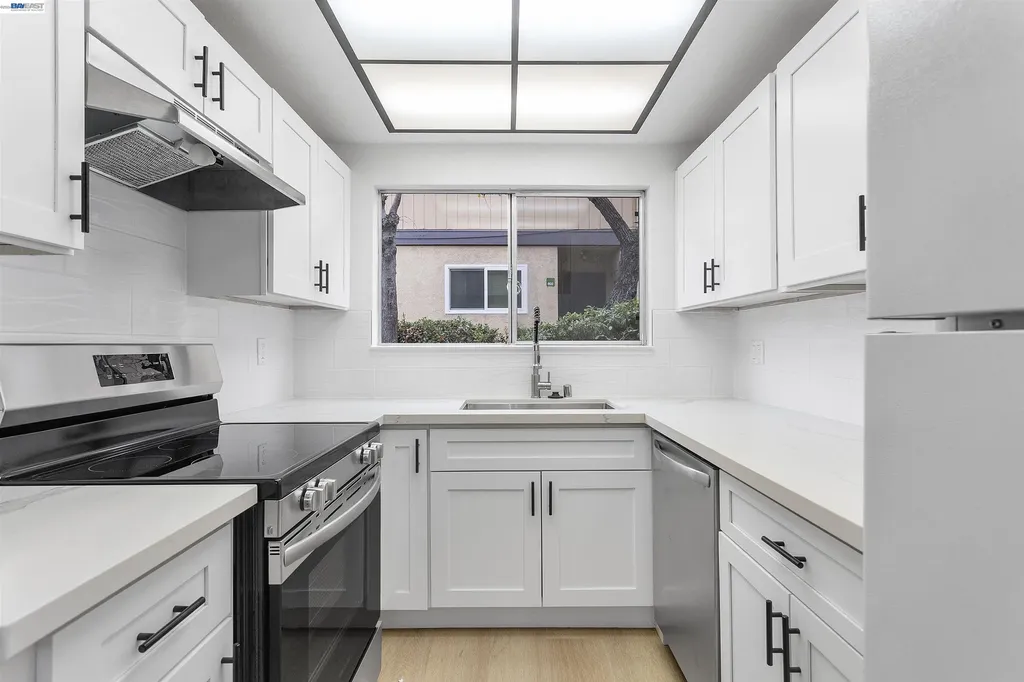 10401 Shaw Street Oakland CA 94605