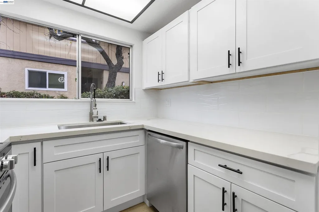 10401 Shaw Street Oakland CA 94605