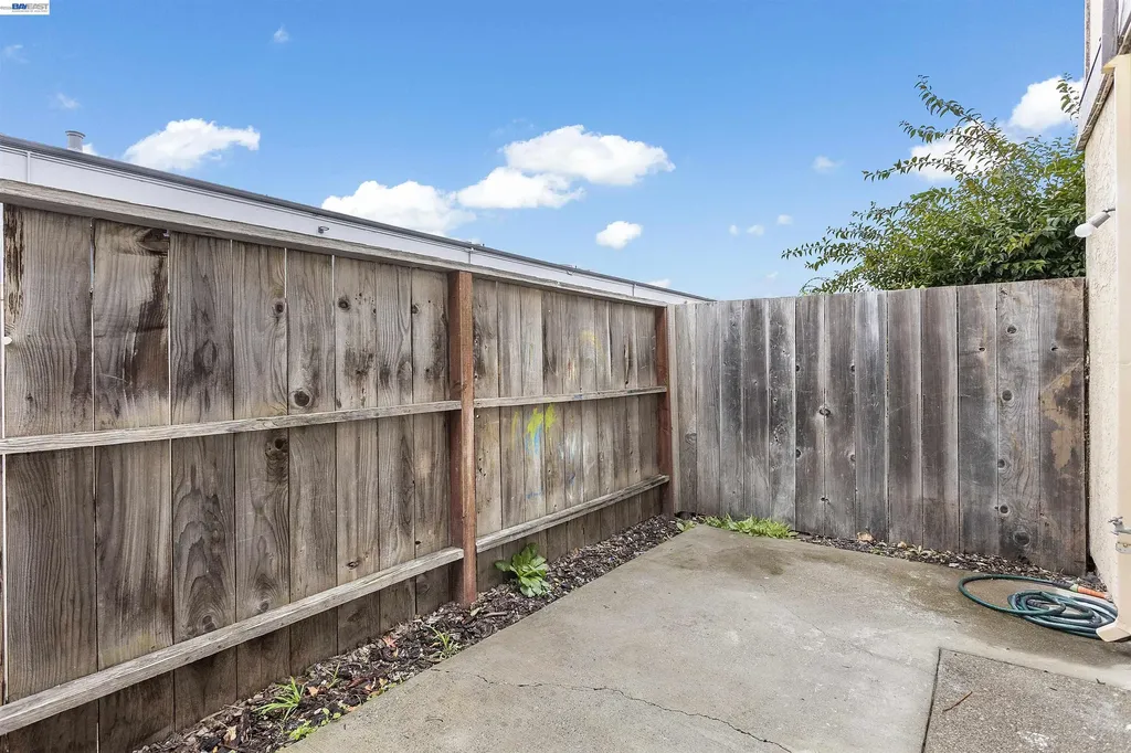 10401 Shaw Street Oakland CA 94605
