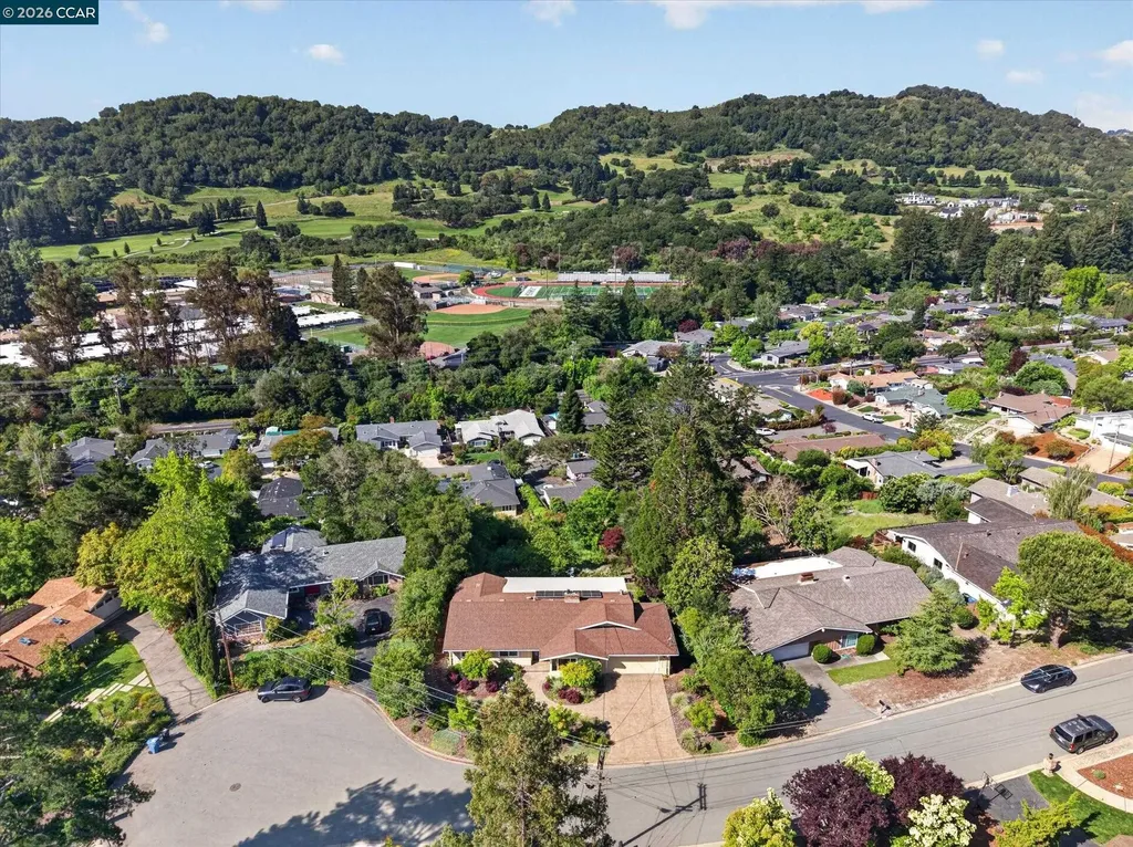 26 Carisbrook Drive Orinda CA 94563