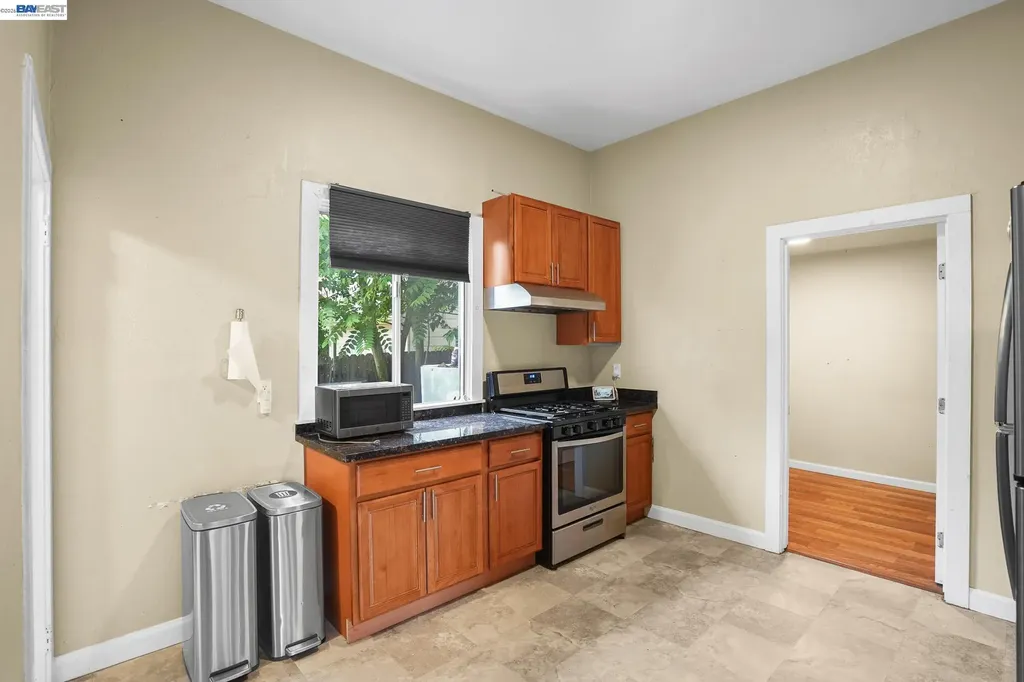 502 Lewis Street Oakland CA 94607