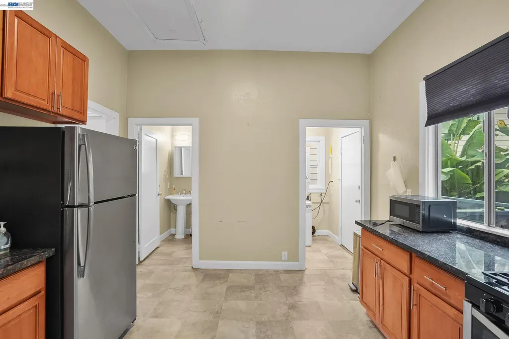 502 Lewis Street Oakland CA 94607
