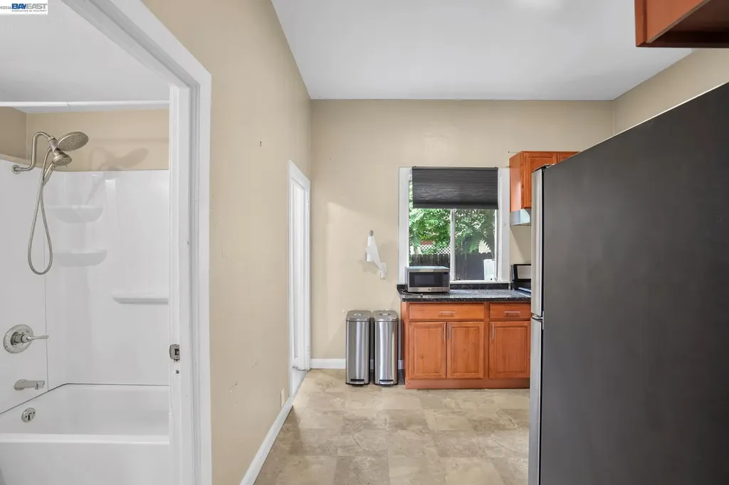 502 Lewis Street Oakland CA 94607