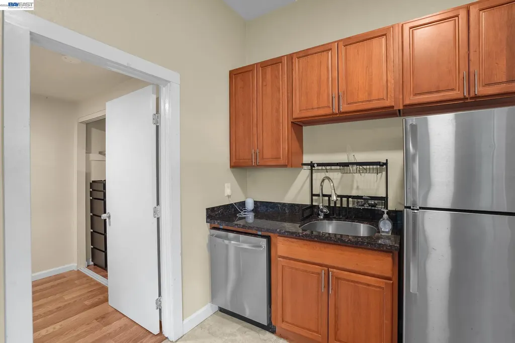 502 Lewis Street Oakland CA 94607