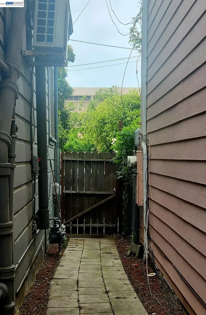 502 Lewis Street Oakland CA 94607