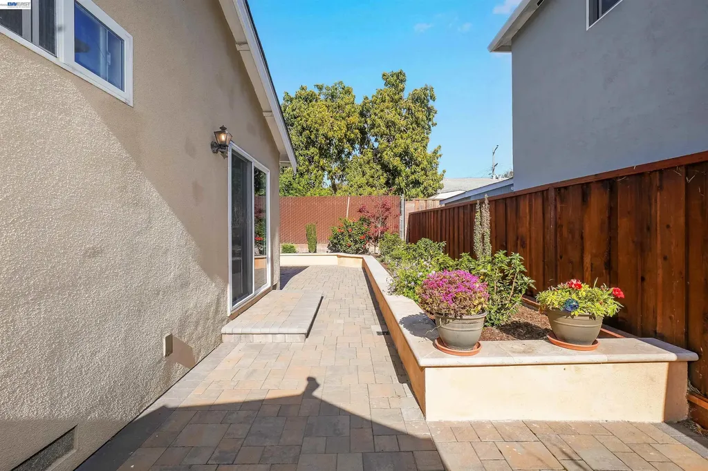 24654 Broadmore Avenue Hayward CA 94544