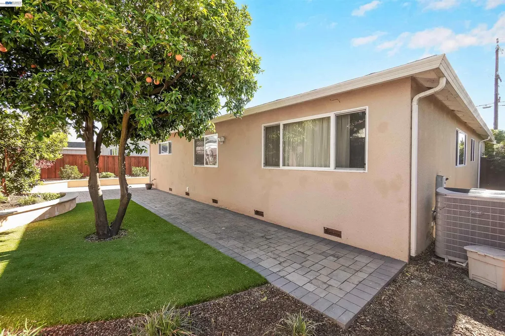 24654 Broadmore Avenue Hayward CA 94544