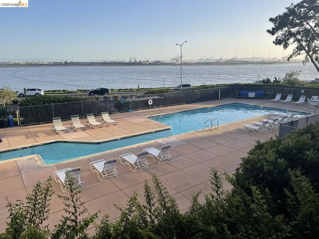 6 Captain Drive Emeryville CA 94608