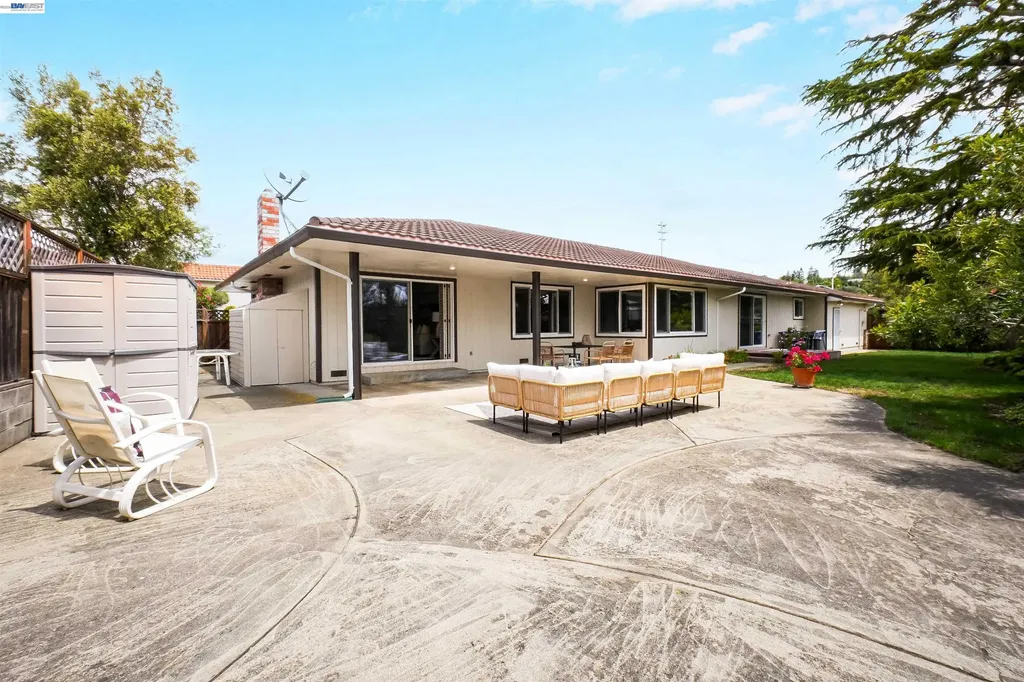 3787 Oakes Drive Hayward CA 94542