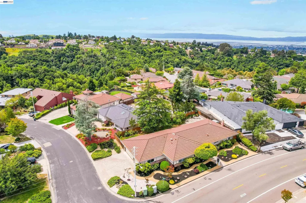 3787 Oakes Drive Hayward CA 94542