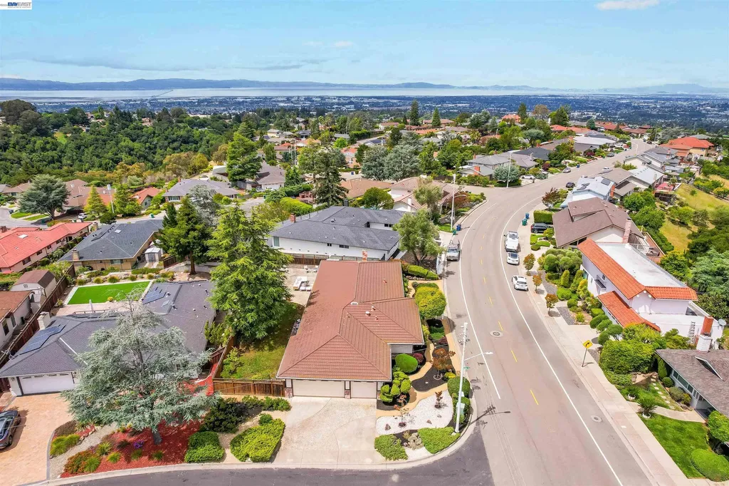3787 Oakes Drive Hayward CA 94542