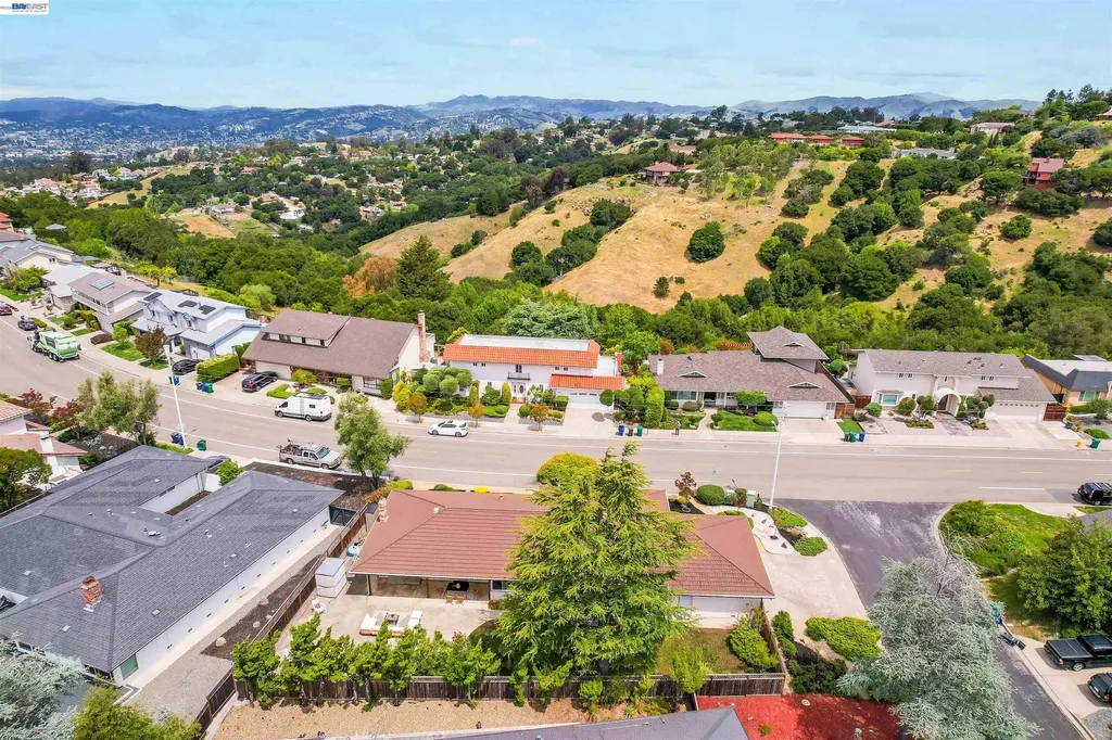 3787 Oakes Drive Hayward CA 94542