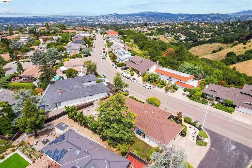 3787 Oakes Drive Hayward CA 94542