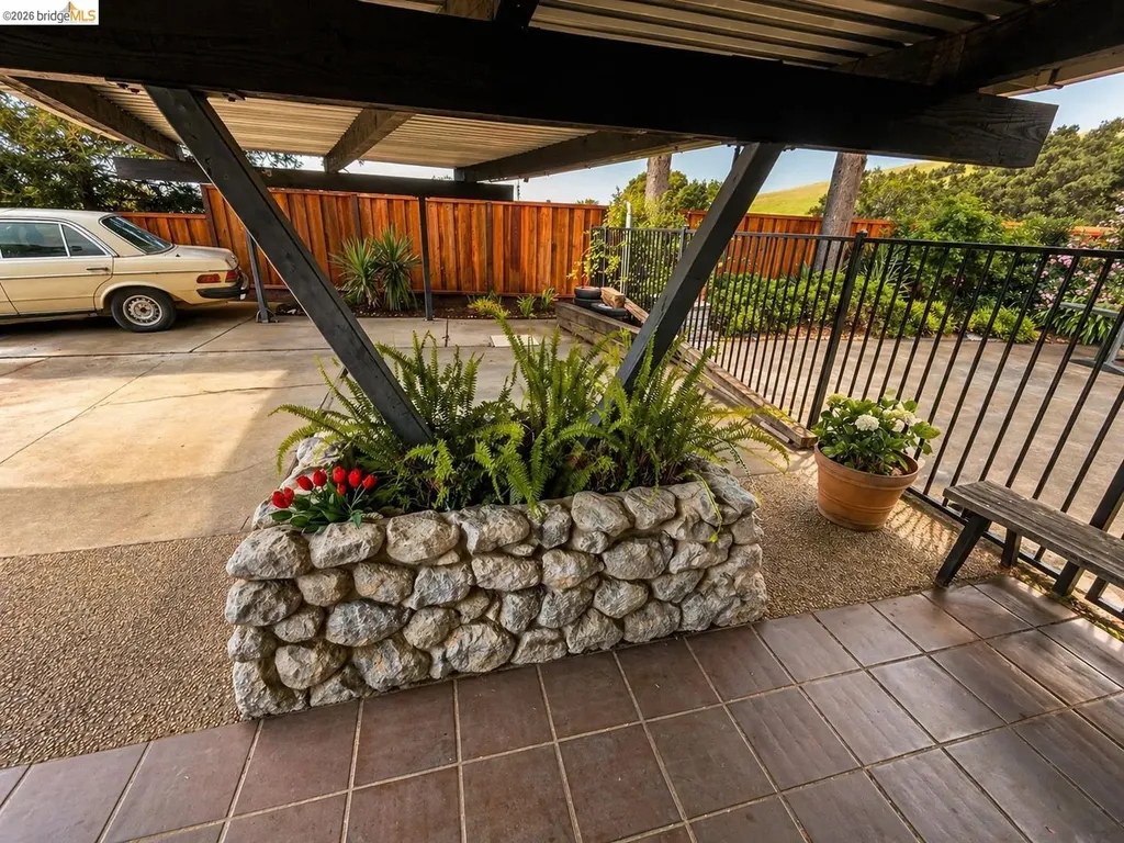 5284 Camino Alta Mira Castro Valley CA 94546