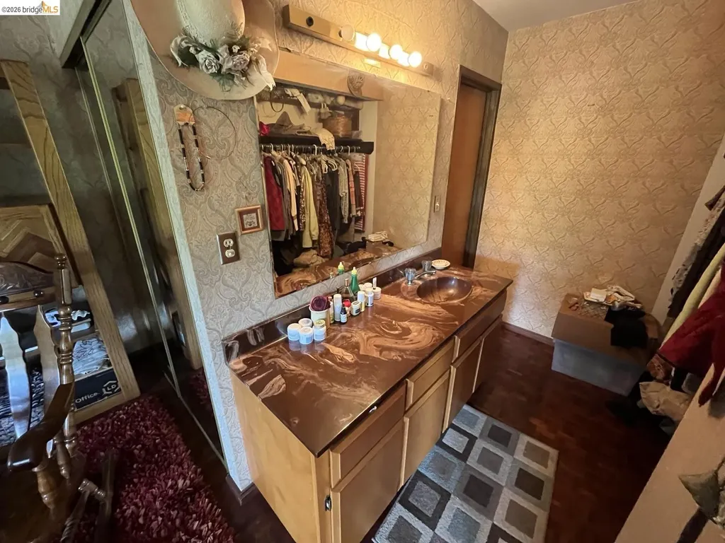 5284 Camino Alta Mira Castro Valley CA 94546