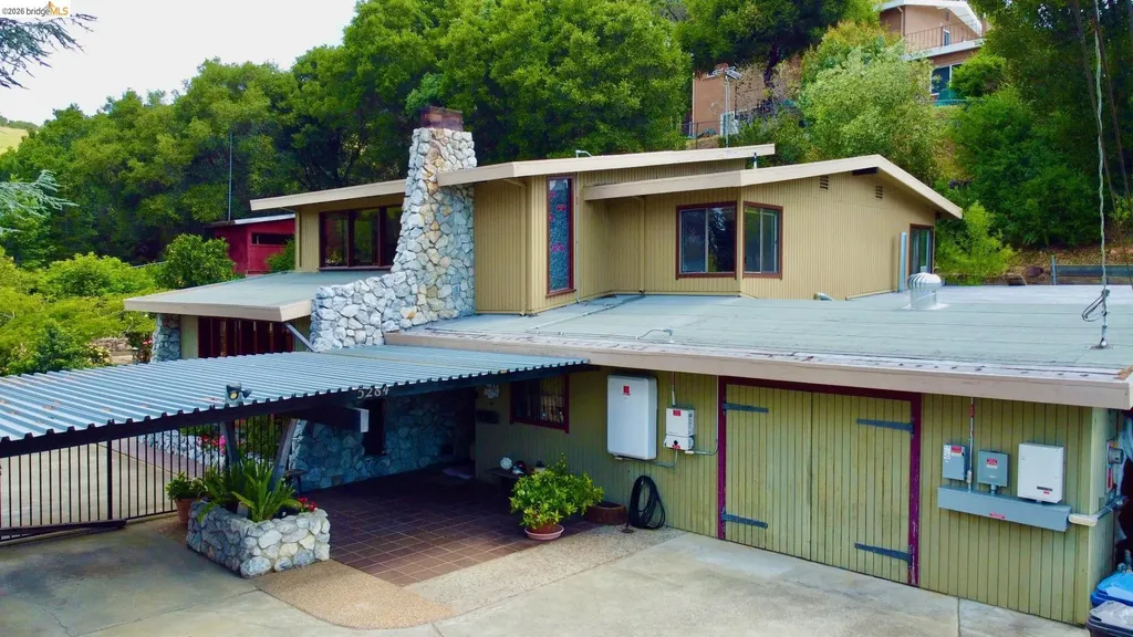5284 Camino Alta Mira Castro Valley CA 94546