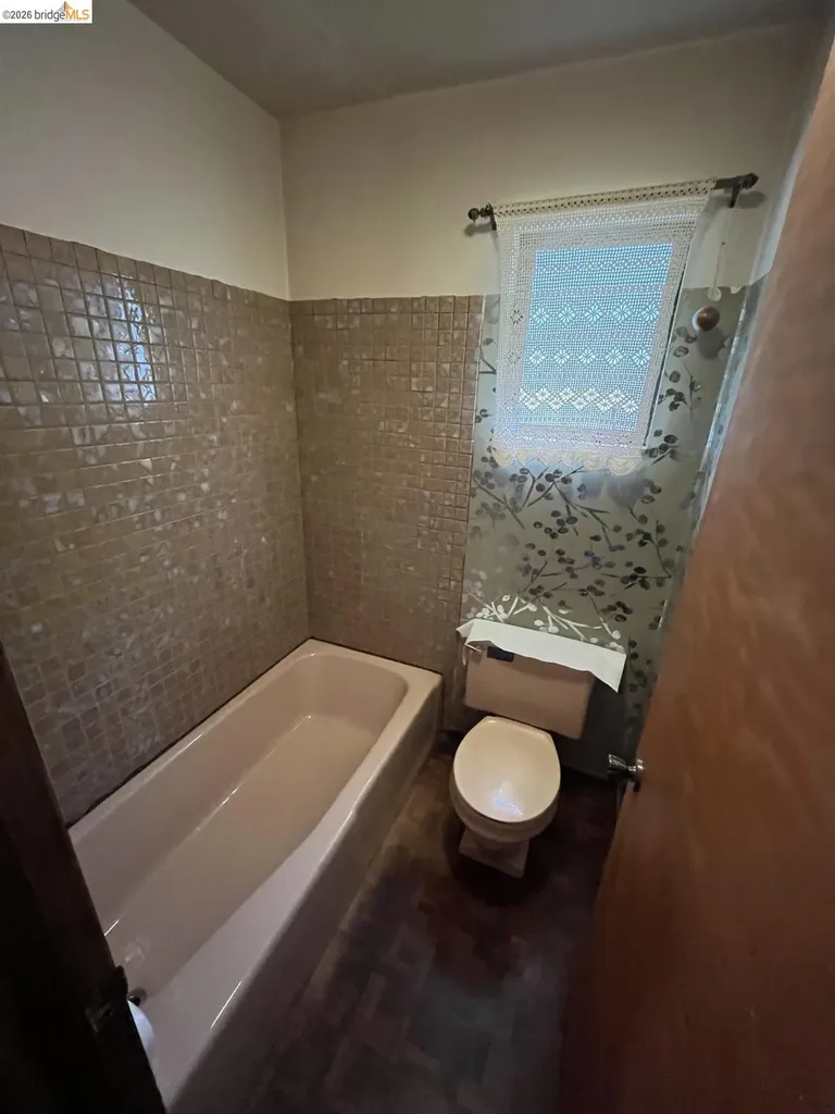 5284 Camino Alta Mira Castro Valley CA 94546