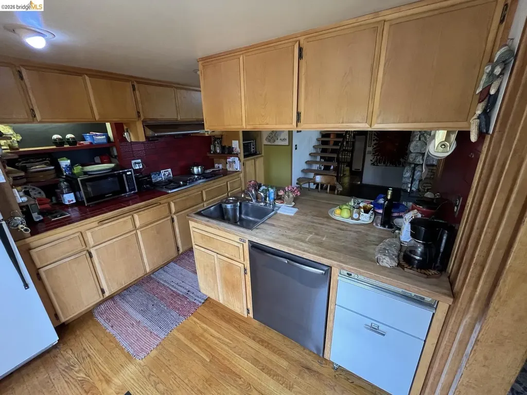 5284 Camino Alta Mira Castro Valley CA 94546