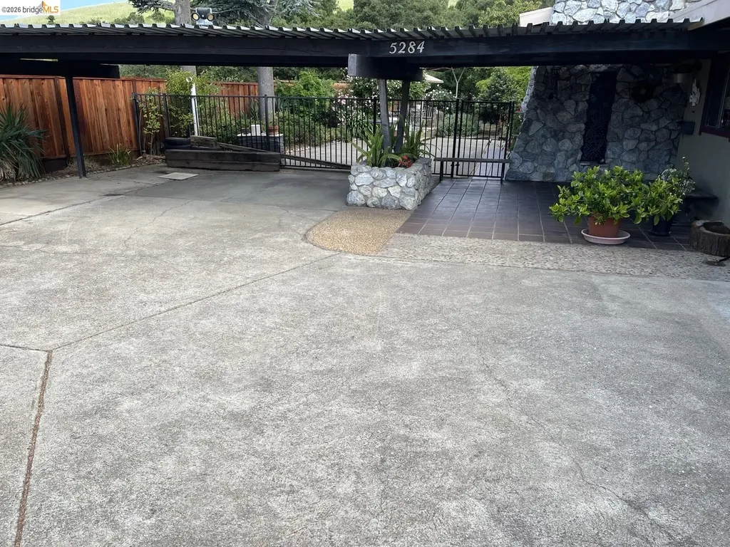 5284 Camino Alta Mira Castro Valley CA 94546
