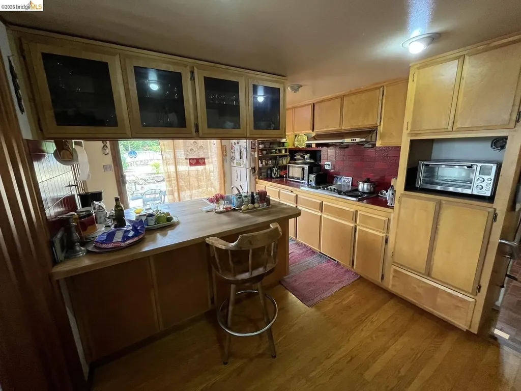 5284 Camino Alta Mira Castro Valley CA 94546