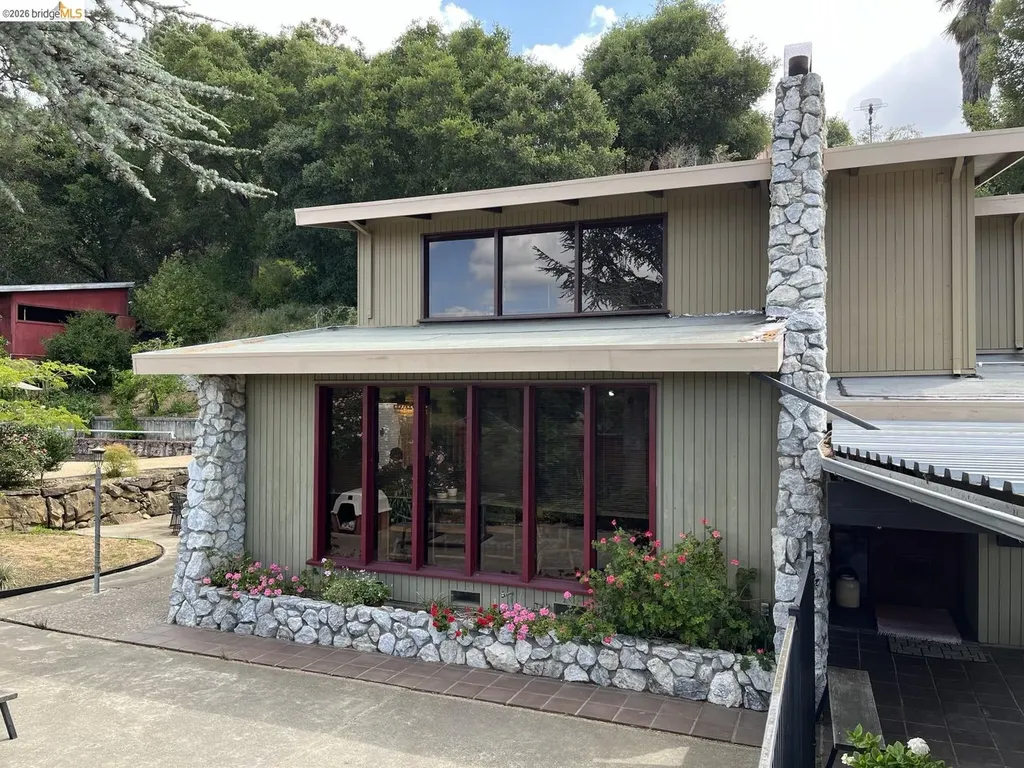 5284 Camino Alta Mira Castro Valley CA 94546