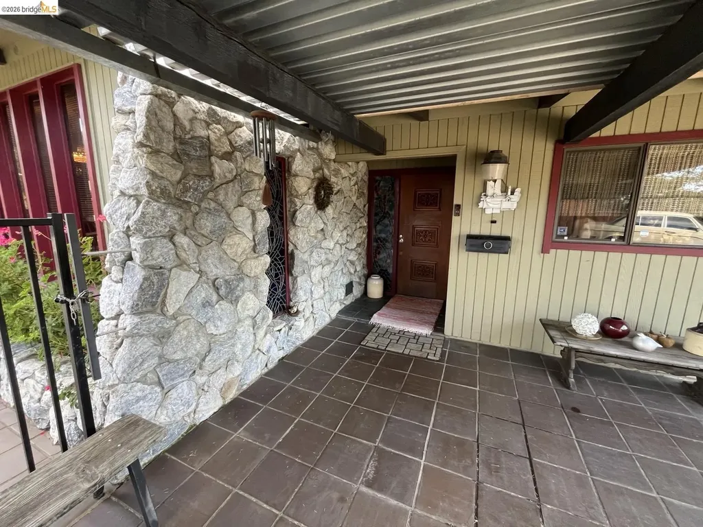 5284 Camino Alta Mira Castro Valley CA 94546