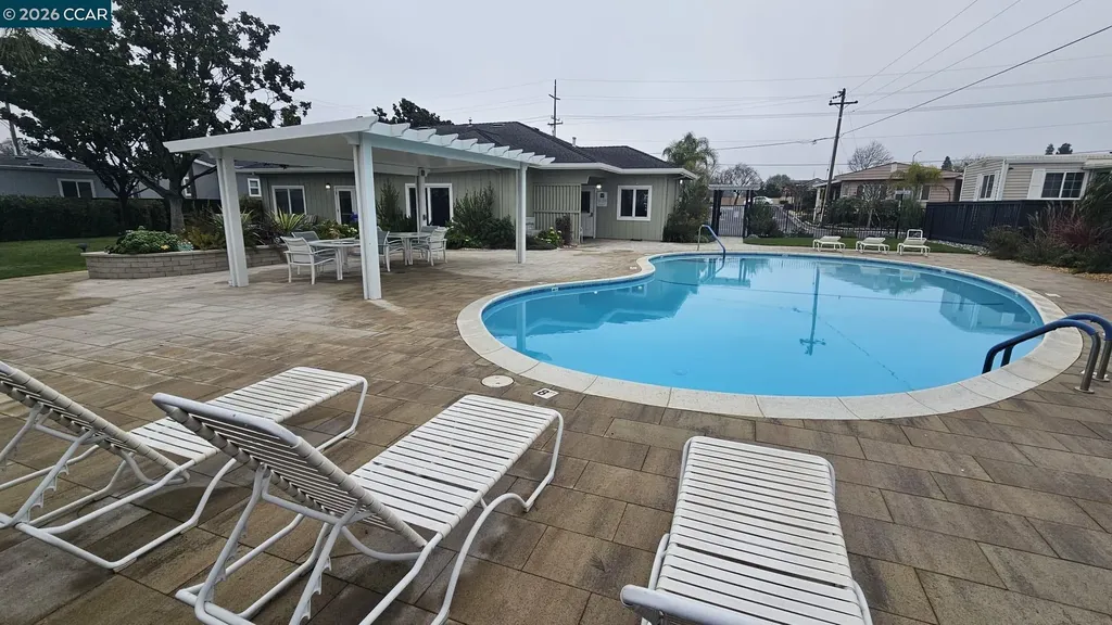 123 Zartop Oakley CA 94561
