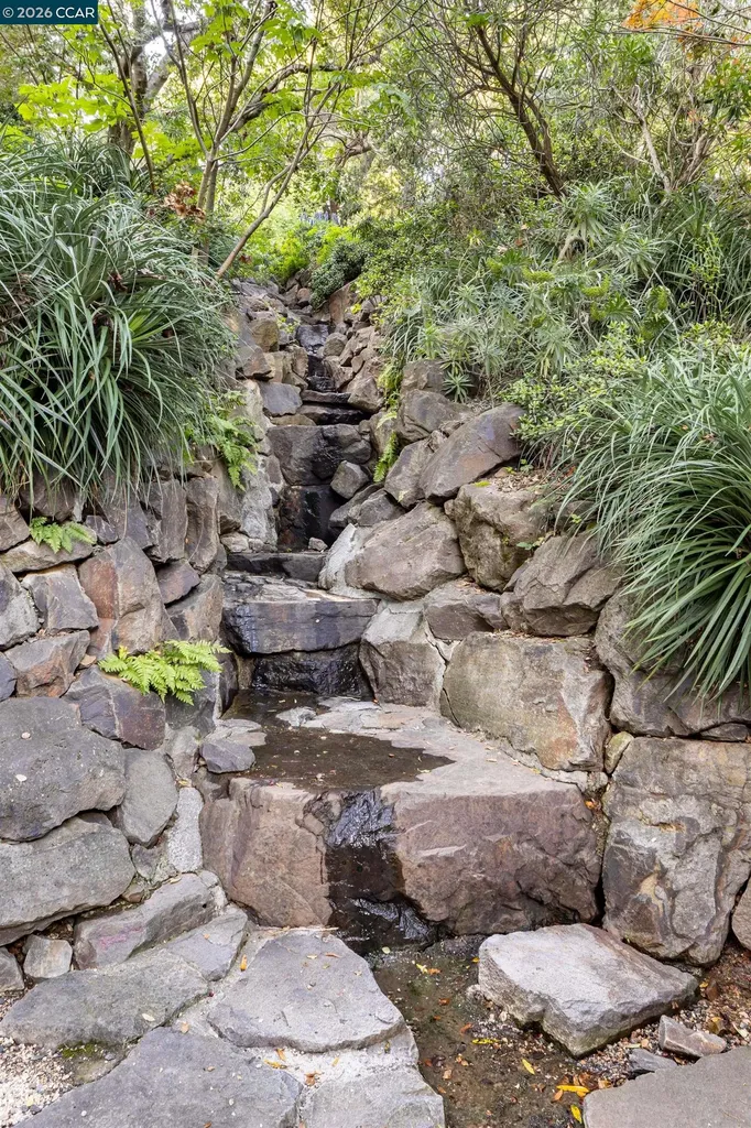 280 Indian Road Piedmont CA 94610
