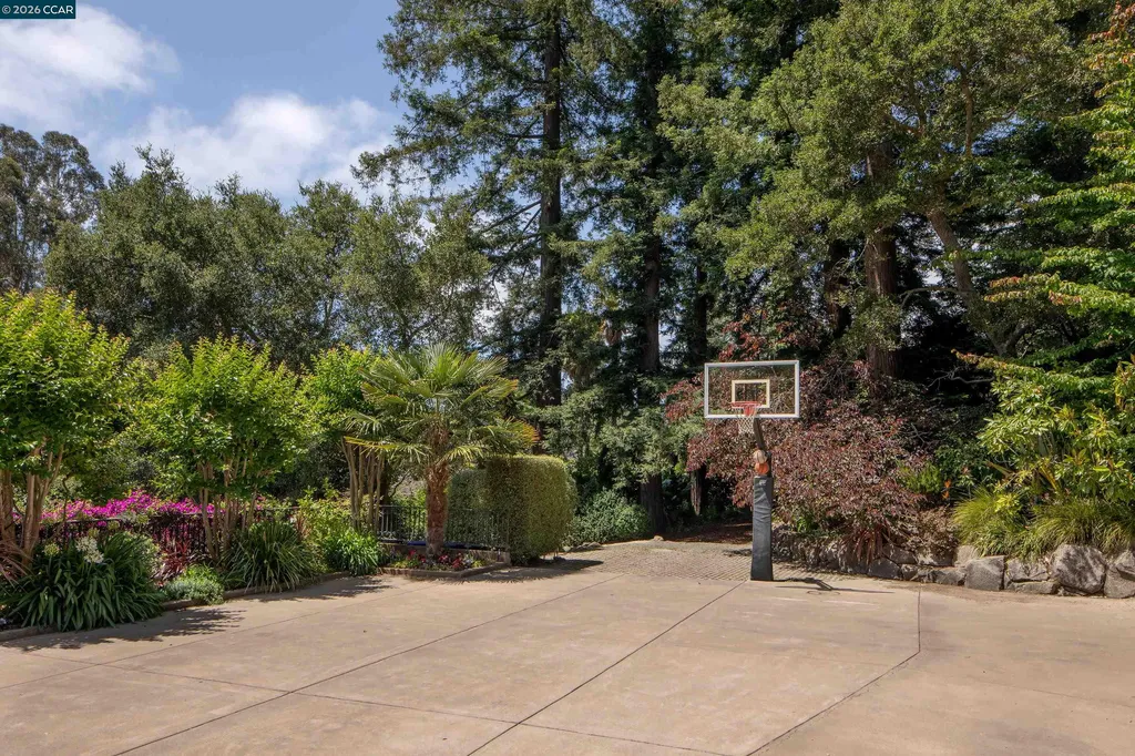 280 Indian Road Piedmont CA 94610