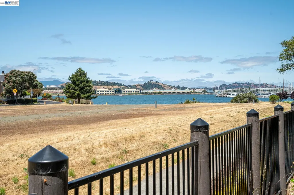197 Lakeshore Court Richmond CA 94804