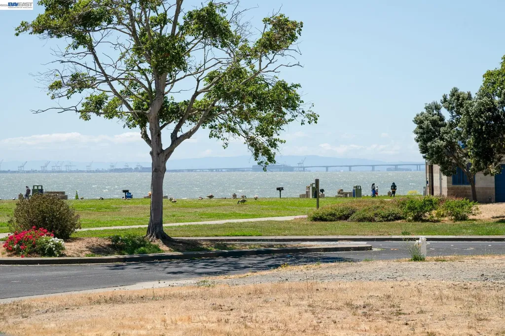 197 Lakeshore Court Richmond CA 94804