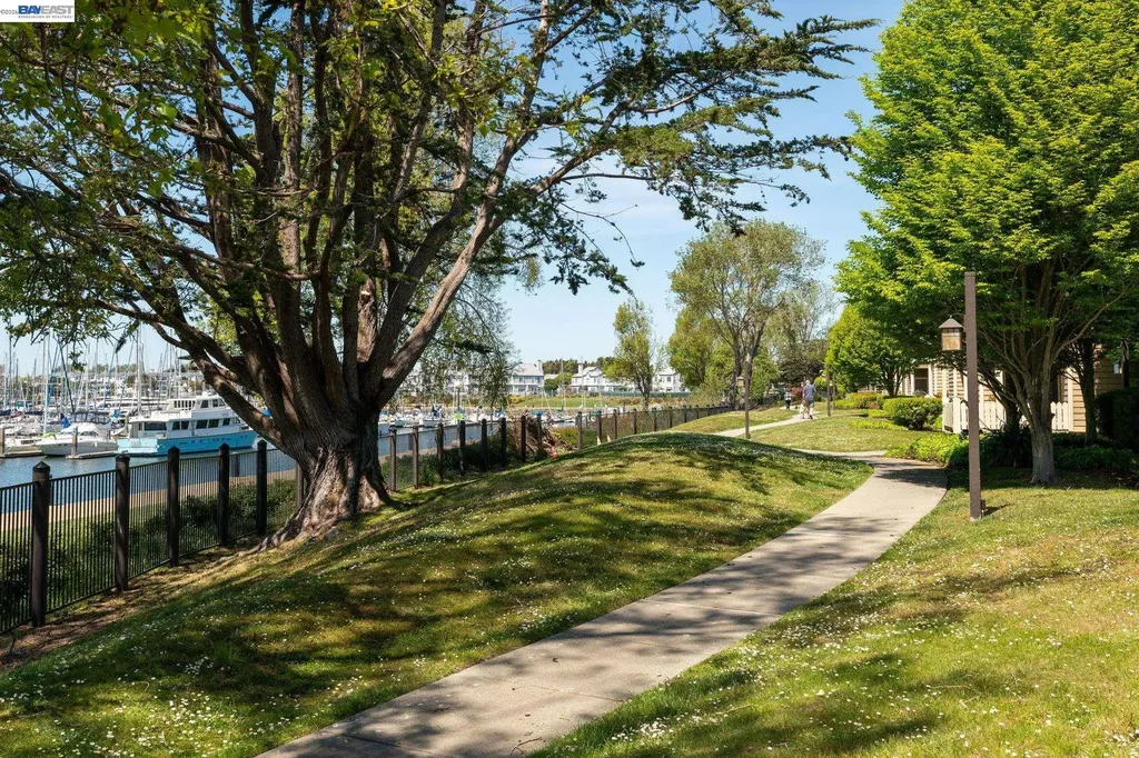 197 Lakeshore Court Richmond CA 94804